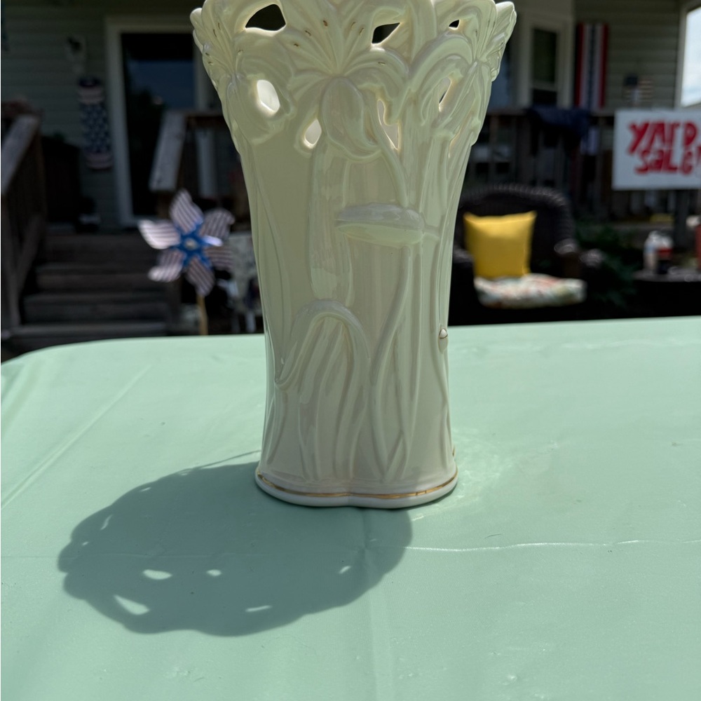 Lenox Lovely Daylilie's Mother's Day Elegant Cream Ceramic Vase